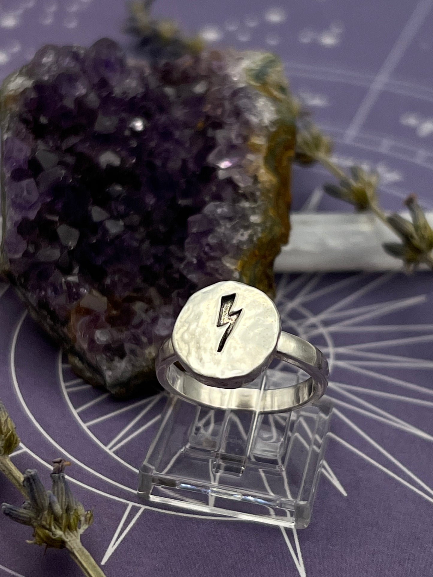 The Lightning Amulet Ring